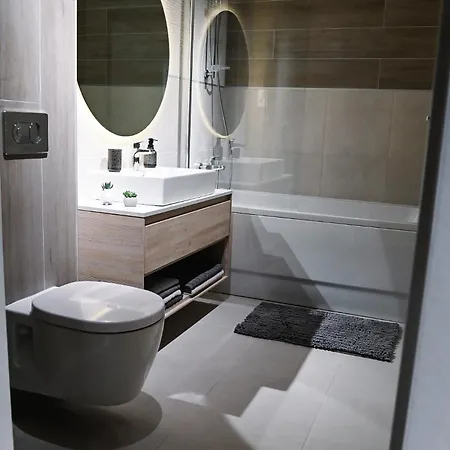 Urban Plaza - Apartment *
