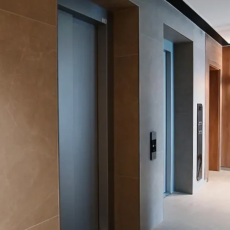 Urban Plaza - 아파트